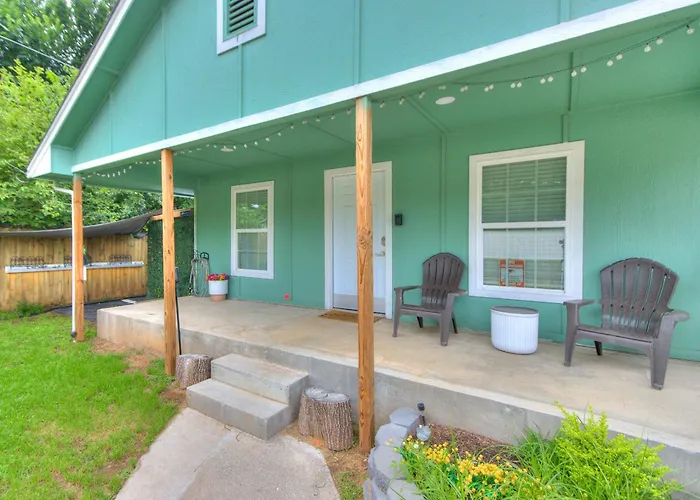 Okc Casita - Private Hot Tub, Fenced Yard, Mins To Top Spots, Pet Friendly